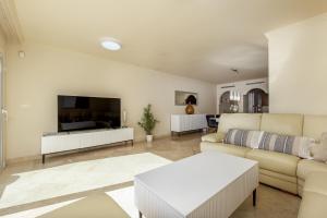 Beach Apartment Sinfonia - 2BR, pool