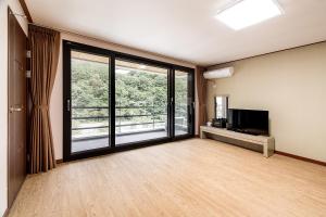 Yoninsan Spring Resort