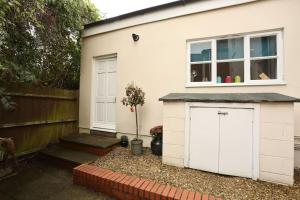 Apartment in the heart of Cheltenham Parking