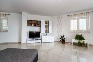 Apartment in Vrbnik - Insel Krk 47194 