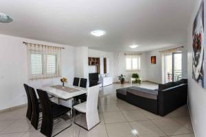 Apartment in Vrbnik - Insel Krk 47194 