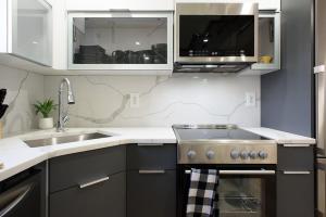 75-5 Luxury 3BR Duplex W d Elevator bldg