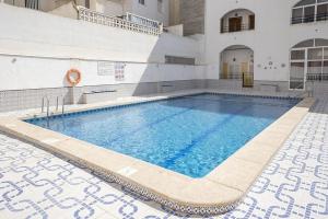La Casa de Verónica - Serene Apartment with Shared Pool, Steps from the Beach