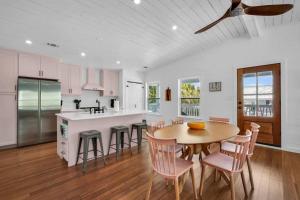 Sol House- Summer of Love Tybee Getaway wPool