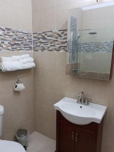 Escape at The Oasis- New Kingston Area -24hrs Security, Elevator, Water Heater, WIFI