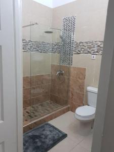 Escape at The Oasis- New Kingston Area -24hrs Security, Elevator, Water Heater, WIFI