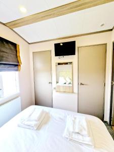 Cornwall Caravan Retreat, Near Perranporth, 3 Bedroom