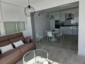 FANTÁSTICO DÚPLEX CON VISTAS IMPRESIONANTES AL MAR