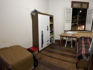 Quarto inteiro, próx ao Centro - República Saideira