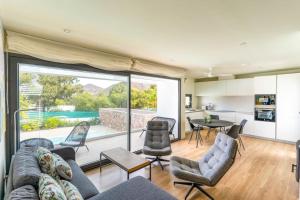 Genoveses Suites, 3 Hab, garaje, piscina, solárium y WiFi