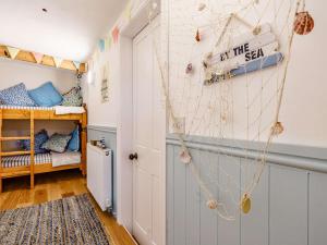 3 Bed in Robin Hoods Bay 89568