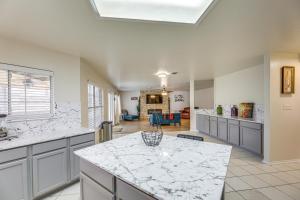 Austin Home with Deck - 9 Mi to Zilker Park!