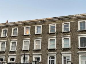 The Shepherd Bush Stay in London by gndj