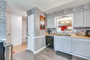 Smyrna Vacation Rental about 2 Mi to The Battery!