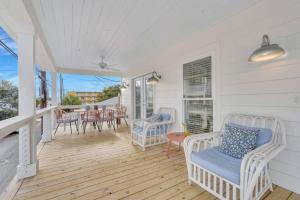 Freshly Renovated Tybee Beach Home:Short Walk to B
