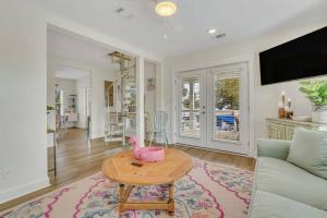 Freshly Renovated Tybee Beach Home:Short Walk to B