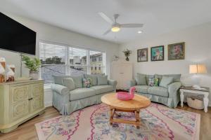 Freshly Renovated Tybee Beach Home:Short Walk to B