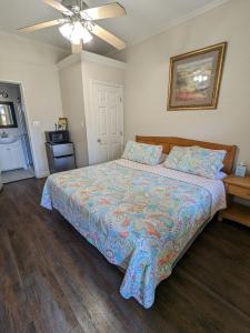 King Studio room in Los Gatos Garden Inn Hotel