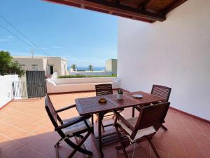 Villa Margherita - Appartamenti a due passi dal corso di Santa Marina Salina a 100 mt dalla spiaggia