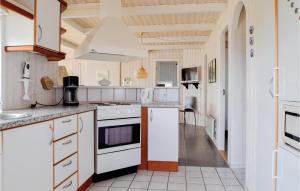 Three-Bedroom Holiday Home In Bjert