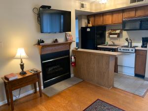 Laurel Inn 401 room in Laurel Inn Rentals