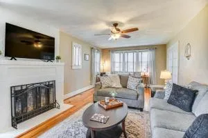 Charming Smithfield House Walk to Downtown! - Capron