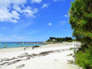 Maisons de vacances Propriete de 2 chambres avec wifi a Saint Pol de Leon a 1 km de la plage : photos des chambres