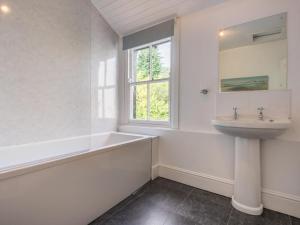 6 Bed in Braithwaite SZ044