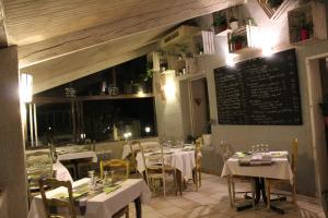 Hotels Hotel Lou Caleu restaurant le Rocher des Abeilles : photos des chambres