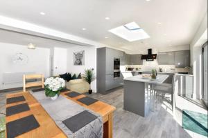 Heatherslade House - Hot Tub, Dog Friendly
