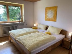 Appealing apartment near lake