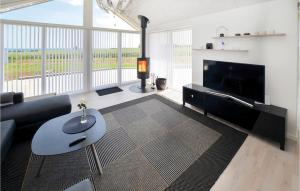 Three-Bedroom Holiday Home In Sydals