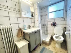 Modern & Quiet 4th Floor Flat - 3 from Metro