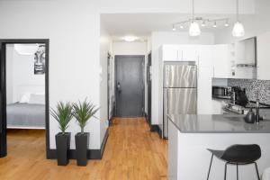 Chic 1-Bedroom Retreat in Montreals Vibrant Plateau Mont-Royal Area - Apt 3