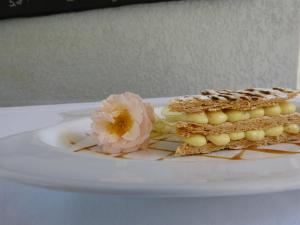 Hotels Hotel Lou Caleu restaurant le Rocher des Abeilles : photos des chambres