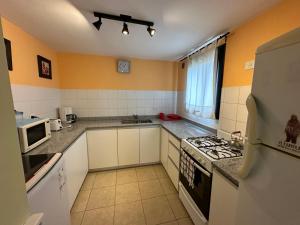 Amplio departamento cerca del centro en zona tranquila. Fosbery