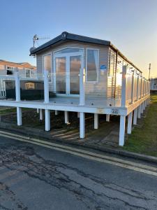 3 BEDROOMED CARAVAN WITH AMAZING SEA VIEWS!