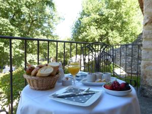 Hotels Hotel Lou Caleu restaurant le Rocher des Abeilles : photos des chambres