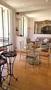 From 1882, romantic flat, in the Golden Square