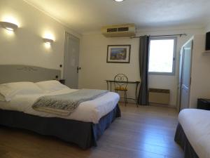 Hotels Hotel Lou Caleu restaurant le Rocher des Abeilles : photos des chambres