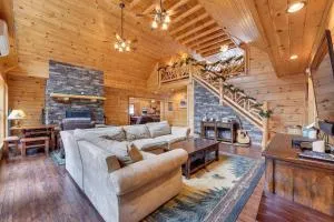 Waterfront Cabin with Deck and Pool in Old Forge! - Old Forge