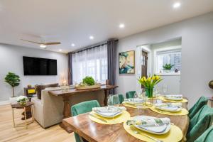 Stylish Chicago Retreat Walk to Loyola University