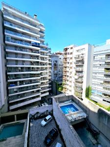 Cerca del Estadio River, Chinatown y el Campo de Polo