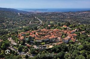 Mougins le Haut - Rez de Jardin - Terrasse - Piscine