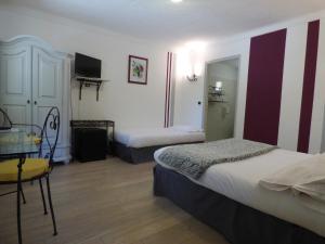 Hotels Hotel Lou Caleu restaurant le Rocher des Abeilles : photos des chambres