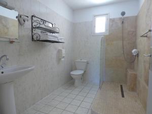 Hotels Hotel Lou Caleu restaurant le Rocher des Abeilles : photos des chambres