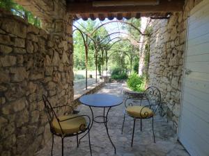 Hotels Hotel Lou Caleu restaurant le Rocher des Abeilles : photos des chambres