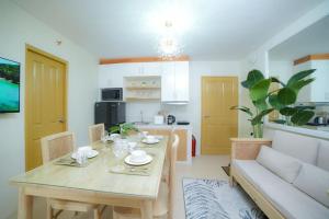 2-BR Condo for 4 in Dumaguete