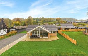 Three-Bedroom Holiday Home In Sjolund