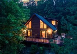 NEW HOT TUB! Secluded 3 Bed Cabin in Pigeon Forge - McCookville
